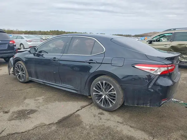 4T1B11HK9JU028287 2018 TOYOTA CAMRY - Image 2