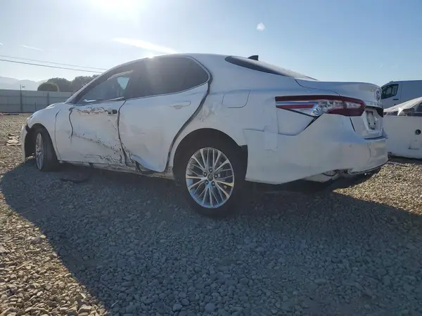 4T1B11HK9JU028984 2018 TOYOTA CAMRY - Image 2