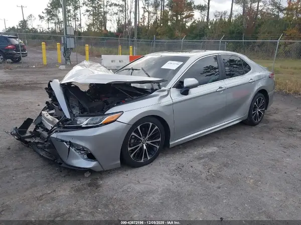 4T1B11HK9JU029861 2018 TOYOTA CAMRY - Image 2