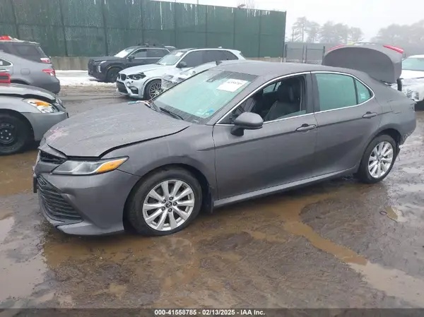 4T1B11HK9JU030105 2018 TOYOTA CAMRY - Image 2
