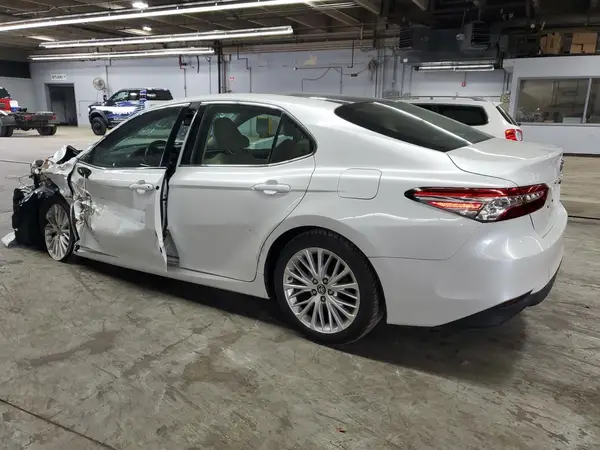 4T1B11HK9JU030802 2018 TOYOTA CAMRY - Image 2