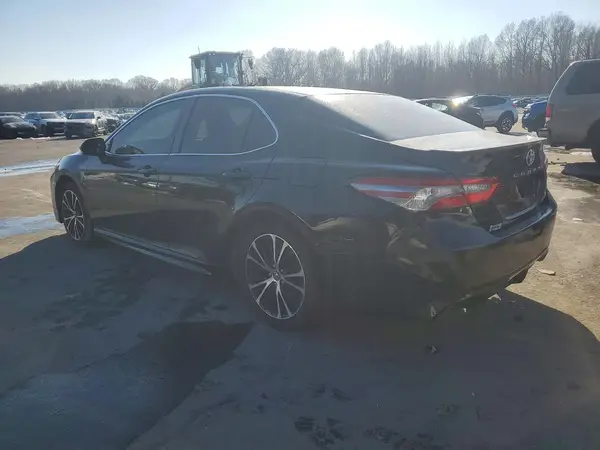 4T1B11HK9JU030816 2018 TOYOTA CAMRY - Image 2