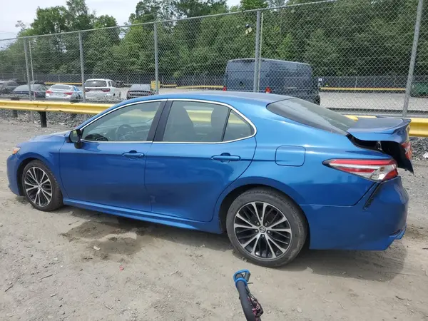 4T1B11HK9JU030914 2018 TOYOTA CAMRY - Image 2