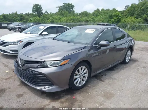 4T1B11HK9JU032081 2018 TOYOTA CAMRY - Image 2