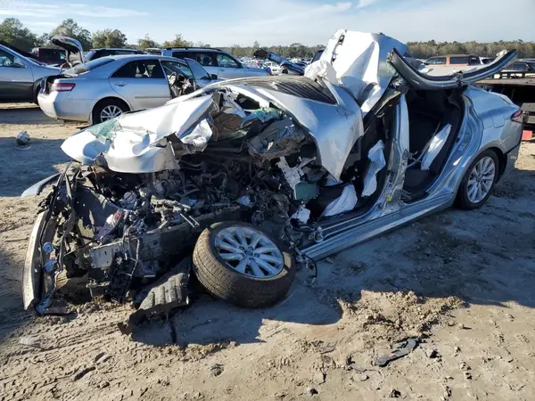 4T1B11HK9JU032114 2018 TOYOTA CAMRY - Image 1