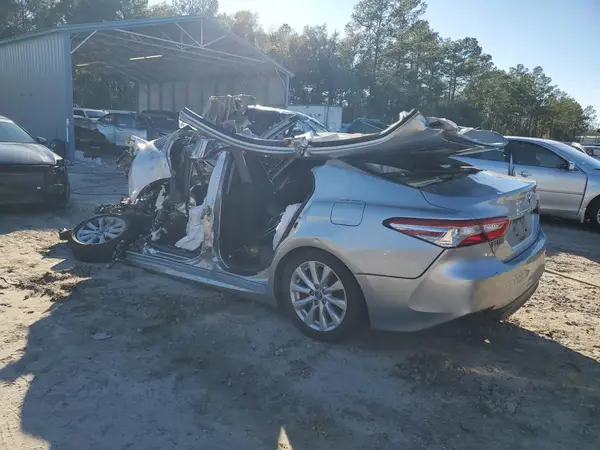 4T1B11HK9JU032114 2018 TOYOTA CAMRY - Image 2
