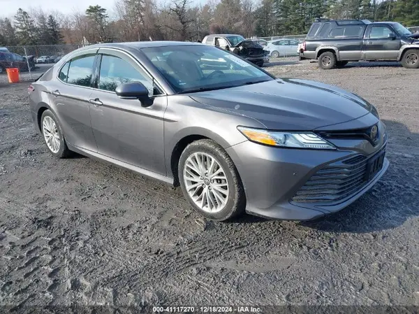4T1B11HK9JU032419 2018 TOYOTA CAMRY - Image 1