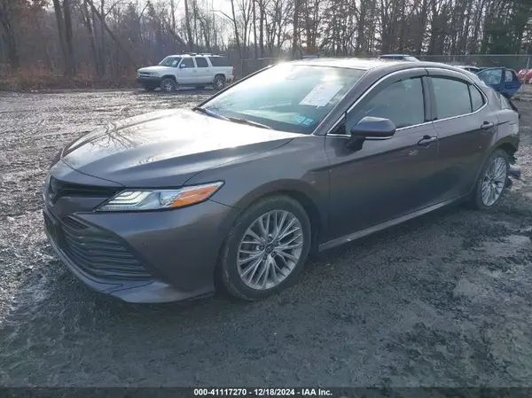 4T1B11HK9JU032419 2018 TOYOTA CAMRY - Image 2