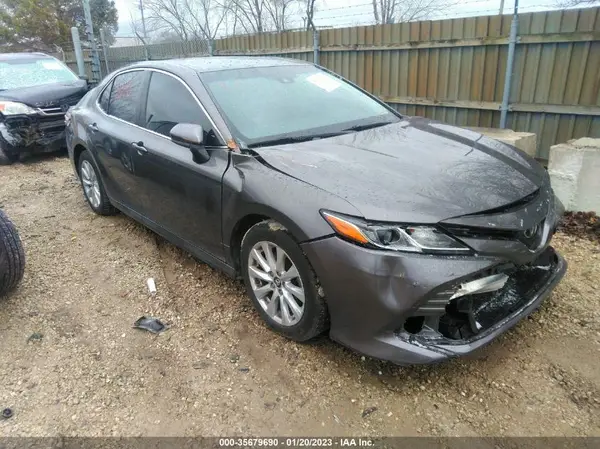 4T1B11HK9JU032937 2018 TOYOTA CAMRY - Image 1