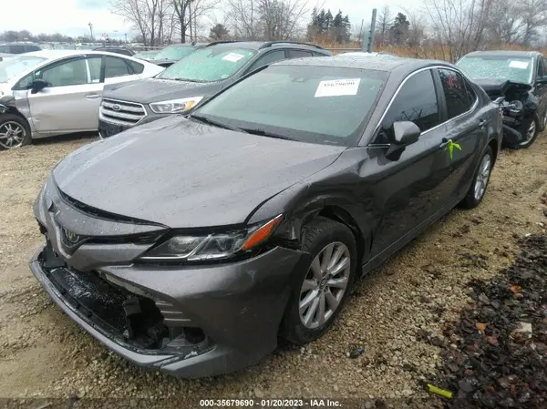 4T1B11HK9JU032937 2018 TOYOTA CAMRY - Image 2