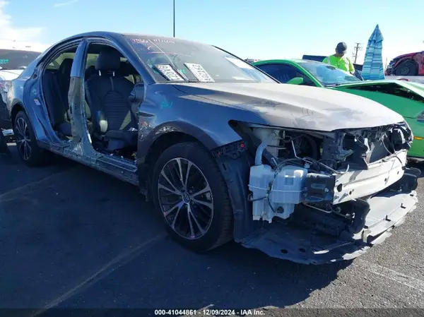4T1B11HK9JU033120 2018 TOYOTA CAMRY - Image 1
