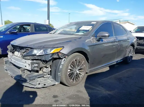 4T1B11HK9JU033120 2018 TOYOTA CAMRY - Image 2