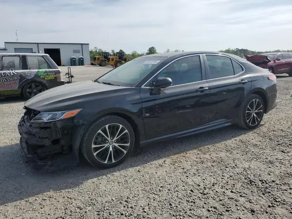 4T1B11HK9JU033750 2018 TOYOTA CAMRY - Image 1