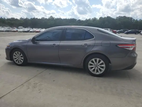 4T1B11HK9JU034588 2018 TOYOTA CAMRY - Image 2