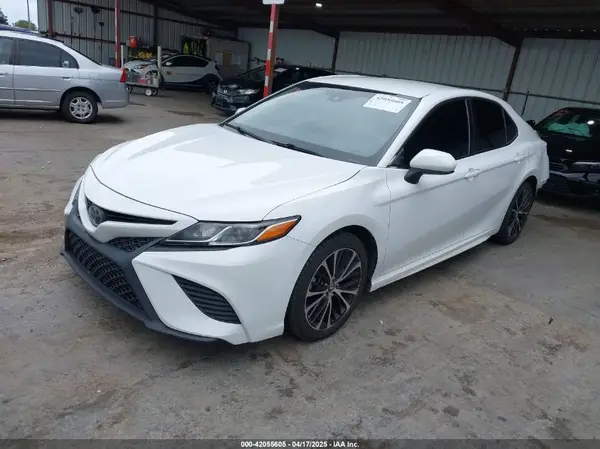 4T1B11HK9JU035773 2018 TOYOTA CAMRY - Image 2