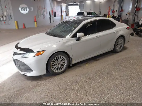 4T1B11HK9JU037099 2018 TOYOTA CAMRY - Image 2