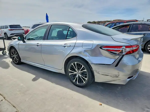 4T1B11HK9JU038155 2018 TOYOTA CAMRY - Image 2