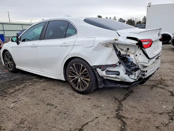 4T1B11HK9JU038351 2018 TOYOTA CAMRY - Image 2