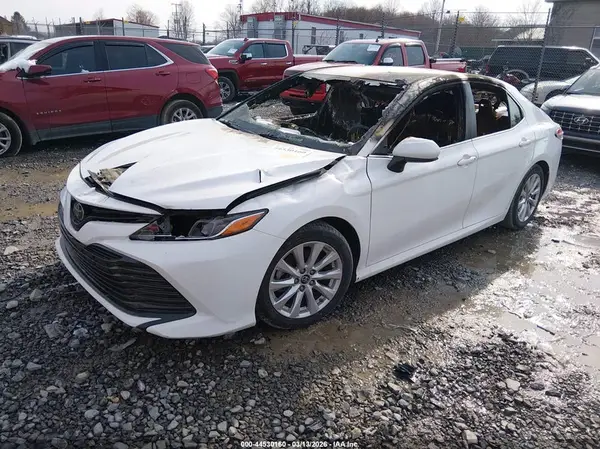 4T1B11HK9JU038513 2018 TOYOTA CAMRY - Image 2