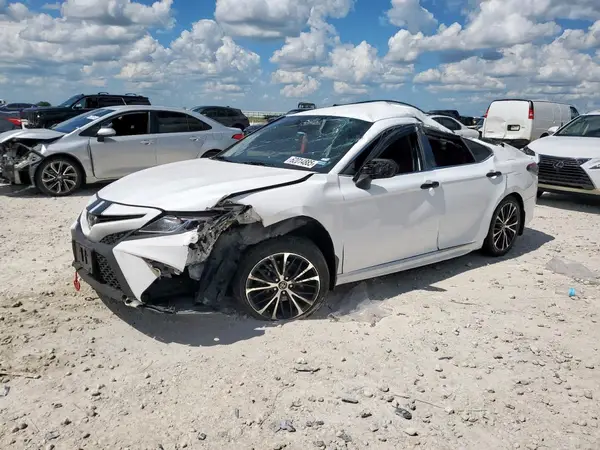 4T1B11HK9JU040388 2018 TOYOTA CAMRY - Image 1
