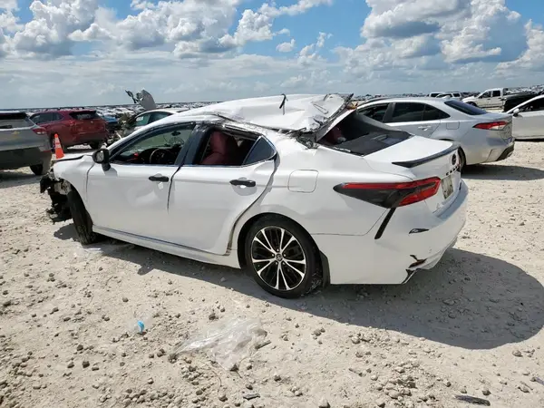 4T1B11HK9JU040388 2018 TOYOTA CAMRY - Image 2