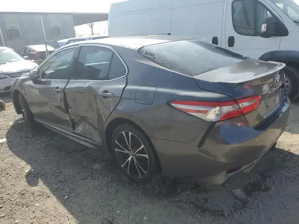 4T1B11HK9JU040486 2018 TOYOTA CAMRY - Image 2