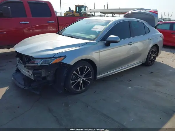 4T1B11HK9JU041105 2018 TOYOTA CAMRY - Image 2