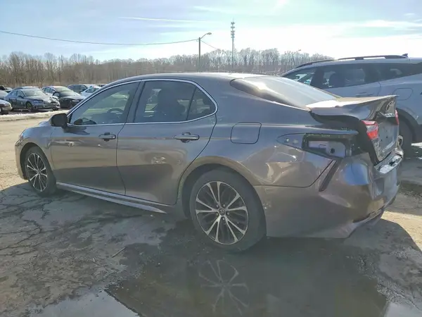 4T1B11HK9JU041962 2018 TOYOTA CAMRY - Image 2