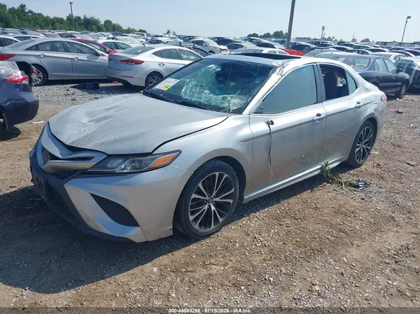4T1B11HK9JU044165 2018 TOYOTA CAMRY - Image 2