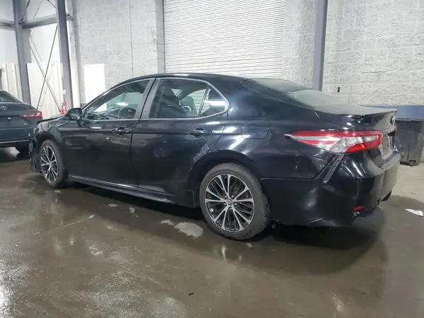 4T1B11HK9JU045798 2018 TOYOTA CAMRY - Image 2