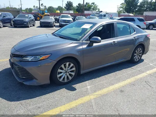 4T1B11HK9JU047096 2018 TOYOTA CAMRY - Image 2