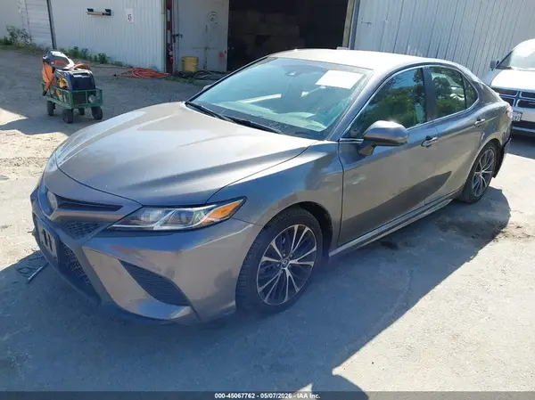 4T1B11HK9JU047101 2018 TOYOTA CAMRY - Image 2