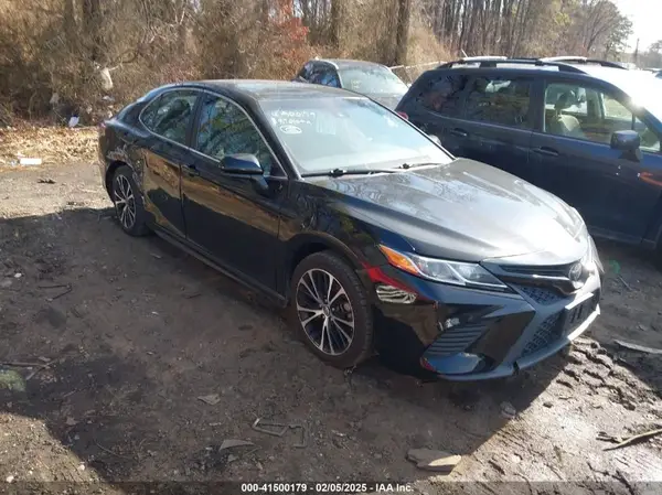 4T1B11HK9JU047423 2018 TOYOTA CAMRY - Image 1