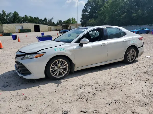 4T1B11HK9JU048281 2018 TOYOTA CAMRY - Image 1