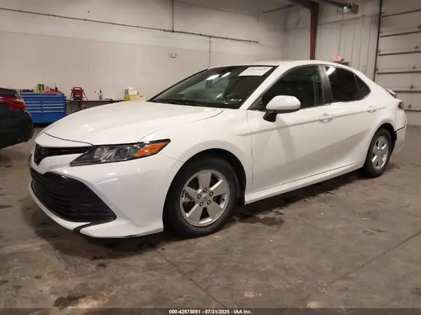 4T1B11HK9JU048295 2018 TOYOTA CAMRY - Image 2