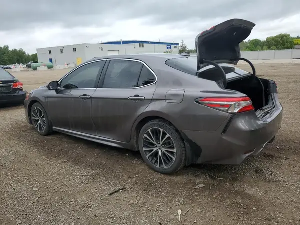 4T1B11HK9JU049026 2018 TOYOTA CAMRY - Image 2