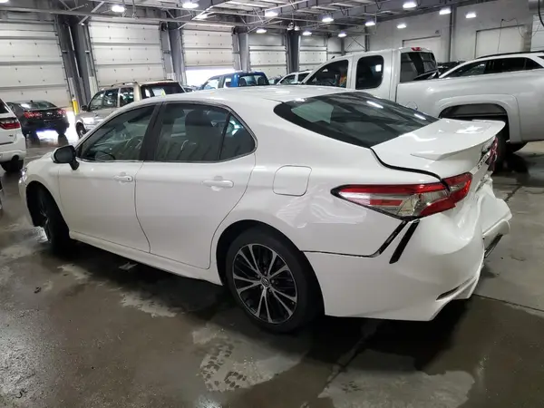 4T1B11HK9JU049320 2018 TOYOTA CAMRY - Image 2