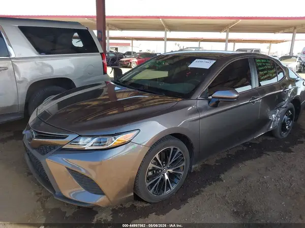 4T1B11HK9JU049642 2018 TOYOTA CAMRY - Image 2