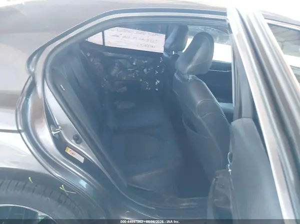 4T1B11HK9JU049642 2018 TOYOTA CAMRY - Image 8
