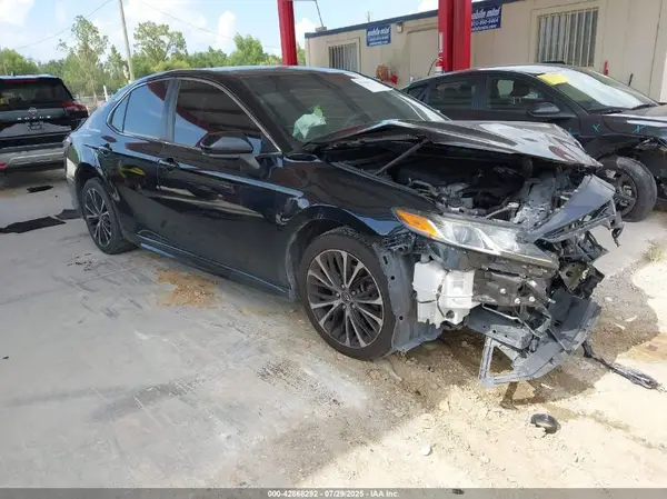 4T1B11HK9JU050127 2018 TOYOTA CAMRY - Image 1