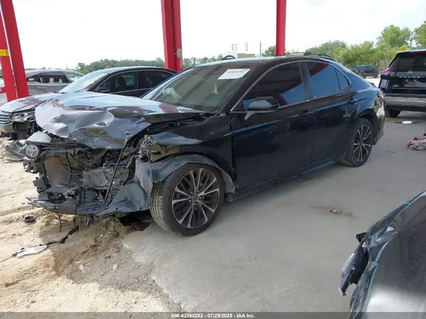 4T1B11HK9JU050127 2018 TOYOTA CAMRY - Image 2