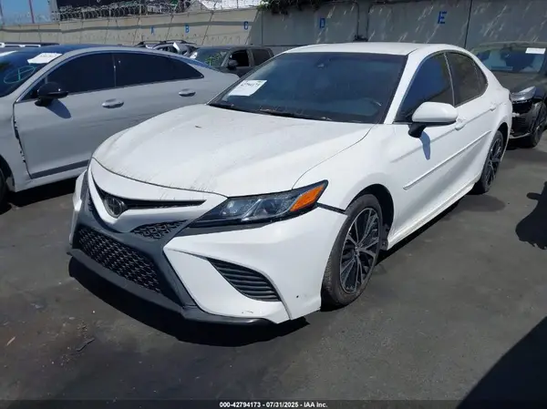 4T1B11HK9JU050225 2018 TOYOTA CAMRY - Image 2