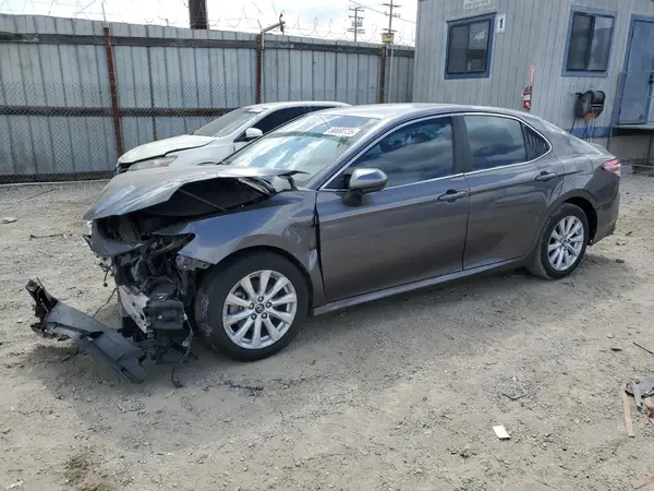 4T1B11HK9JU051391 2018 TOYOTA CAMRY - Image 1