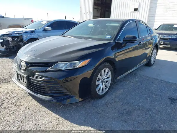 4T1B11HK9JU053125 2018 TOYOTA CAMRY - Image 2