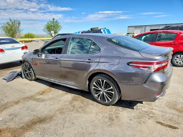 4T1B11HK9JU053481 2018 TOYOTA CAMRY - Image 2