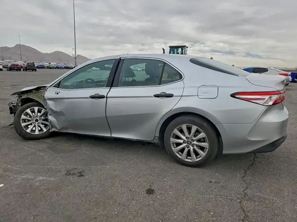 4T1B11HK9JU053657 2018 TOYOTA CAMRY - Image 2