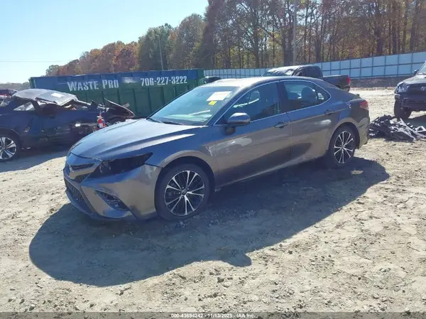 4T1B11HK9JU053772 2018 TOYOTA CAMRY - Image 2