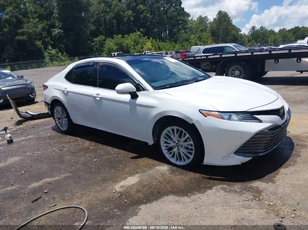4T1B11HK9JU054405 2018 TOYOTA CAMRY - Image 1