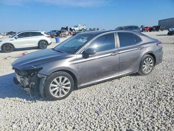 4T1B11HK9JU055201 2018 TOYOTA CAMRY - Image 1