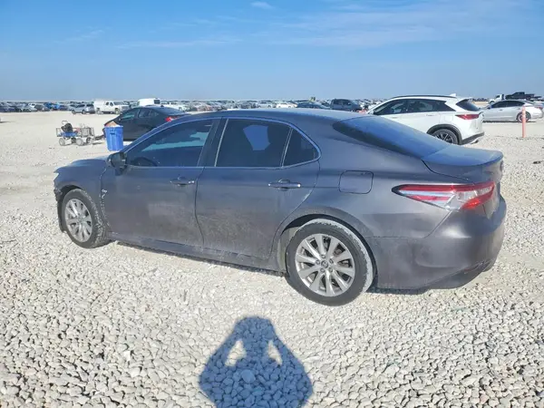 4T1B11HK9JU055201 2018 TOYOTA CAMRY - Image 2